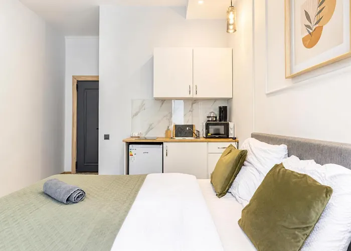 Comfy & Quiet In Viennas 12th District Wenen